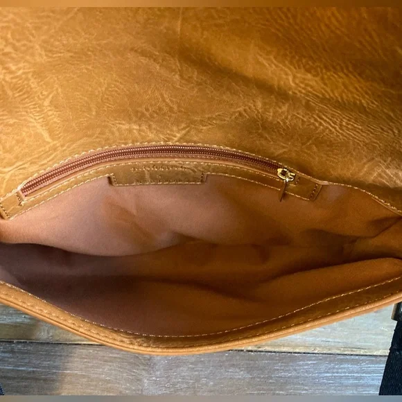 Social Threads x The Motherchic Vegan Leather Crossbody Bag - Picture 4 of 8